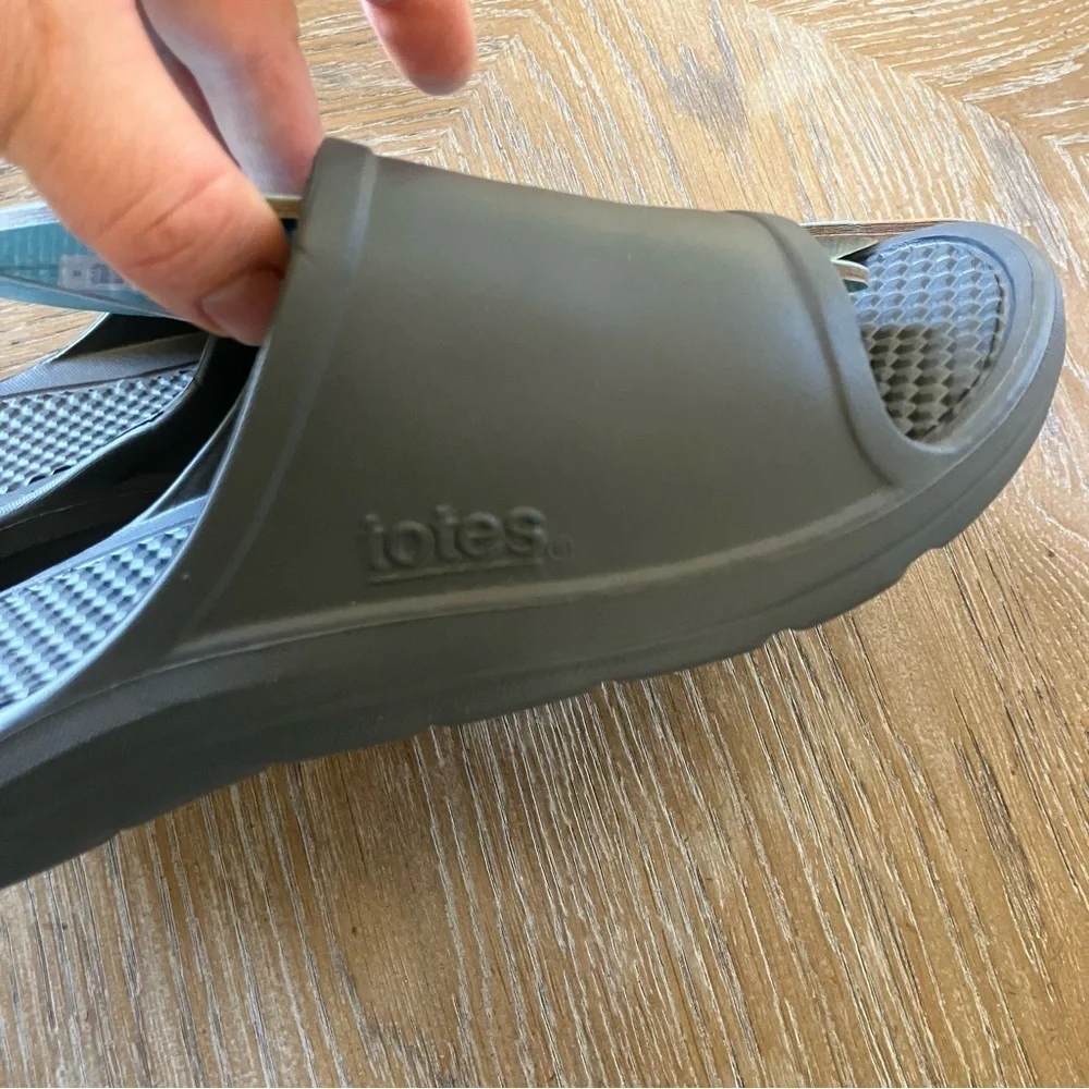 NWT Men’s Totes Everywear Black Slide Sandals (11)